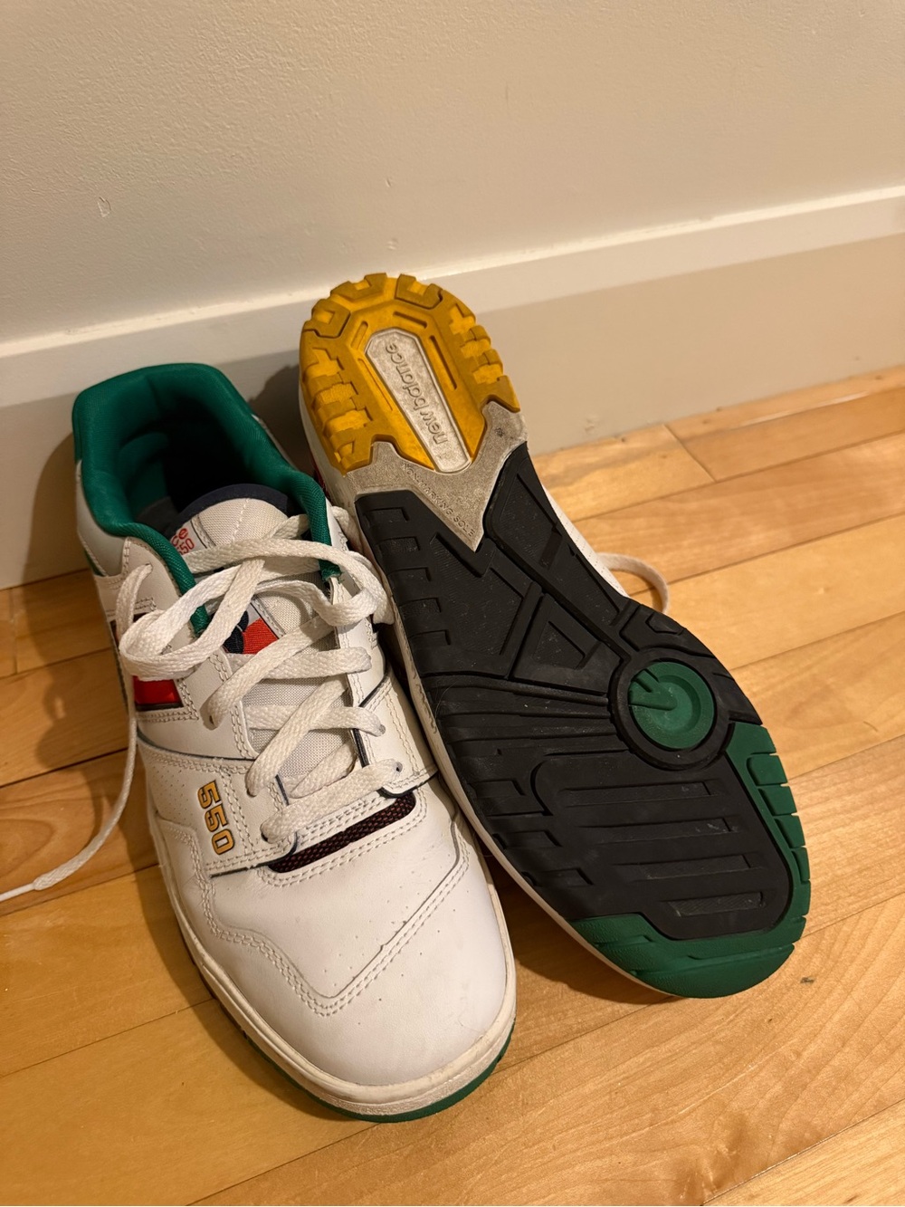 New Balance 550 White Red Green Sneakers - Picture 3 of 4